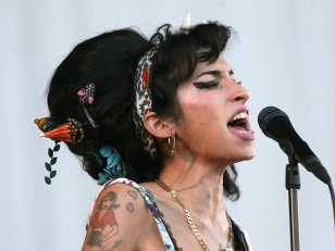 La garde-robe d'Amy Winehouse sera vendue aux enchères pour la bonne cause