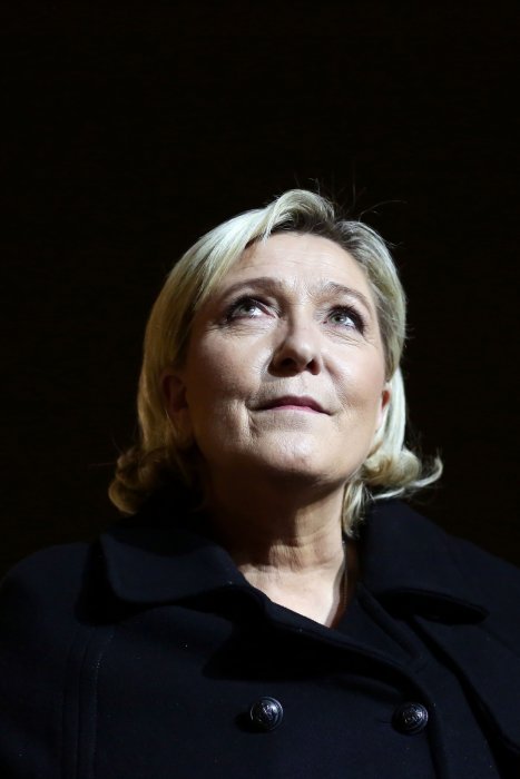 Marine Le Pen, "discriminée" par les banques