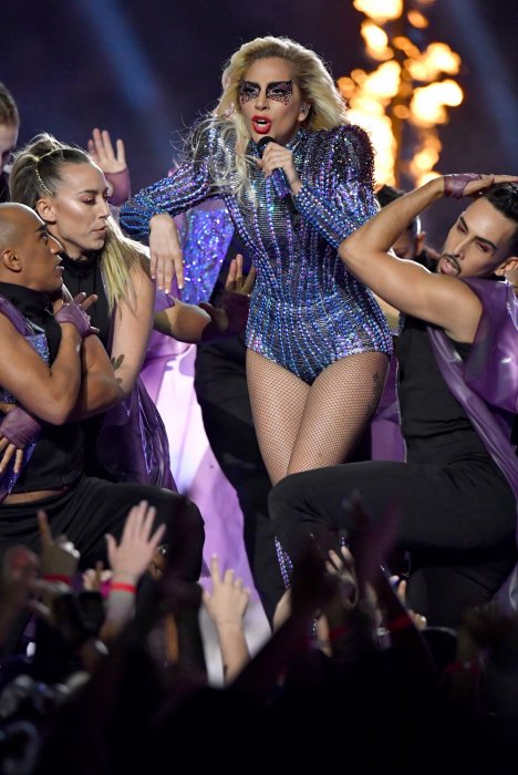 Lady Gaga assure la mi-temps du Super Bowl