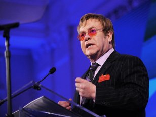 Elton John : son confinement sauvé par les Alcooliques Anonymes