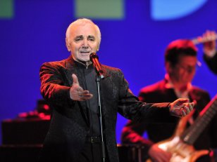 Charles Aznavour : &quot;angoissé&quot; par la mort dès 60 ans selon son fils Mischa
