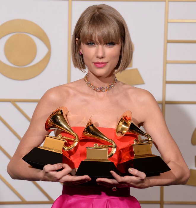 Taylor Swift sur le tapis rouge des Grammy Awards le 15 février 2016.