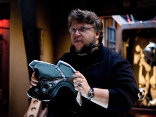 Pacific Rim 2 : Guillermo del Toro planche toujours dessus