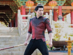 Marvel : Simu Liu rêverait que Shang-Chi 2 soit adapté en comédie musicale