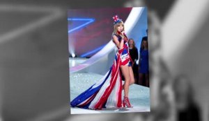 Taylor Swift est époustouflante dans une minirobe avec le drapeau du Royaume-Uni au défilé de Victoria's Secret
