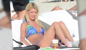 Tara Reid profite du soleil à Miami en bikini