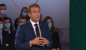 Macron: "deux millions de véhicules hybrides et électriques" d'ici 2030 en France