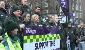 Londres: les ambulanciers en grève pour réclamer une hausse de leurs salaires