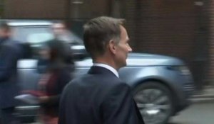 Le nouveau chancelier britannique Jeremy Hunt entre au 10 Downing Street