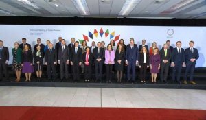 Photo de famille des ministres européens du Commerce réunis à Prague