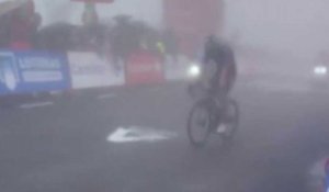 Tour d'Espagne 2022 - Jay Vine la 6e étape dans le brouillard et sous la pluie ! Remco Evenepoel nouveau maillot rouge de leader !