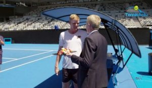 Open d'Australie 2019 - Kyle Edmund a fêté son anniversaire avec Roger Federer sur le Rod Laver Arena