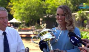 Open d'Australie 2018 - Caroline Wozniacki avec son Trophée : "Je devais gagner, désolé pour Simona Halep !"