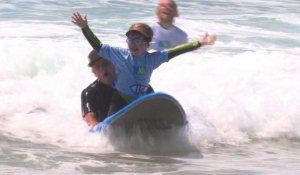 A Lacanau, des jeunes malvoyants se dépassent grâce au surf