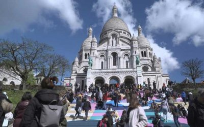 A Paris, les marches du Sacré-Coeur parées des couleurs des JO de Paris