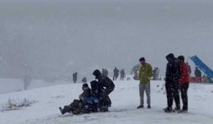 Cachemire indien: la neige recouvre enfin les pistes de la station de ski Gulmarg