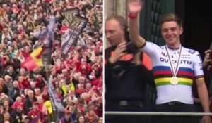 Championnats du Monde 2022 - Remco Evenepoel fêté sur la Grand Place de Bruxelles... 53 ans après Eddy Merckx !