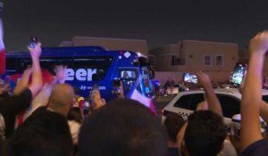 Mondial: les Bleus acclamés à leur arrivée à Doha