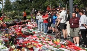 Mort de Diogo Jota: les supporters de Liverpool lui rendent hommage devant Anfield