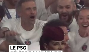 Le PSG célèbre sa victoire au Parc des Princes