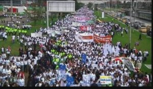 Les Colombiens marchent pour la paix