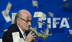 Vidéo : Sepp Blatter sous une pluie de billets