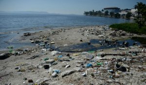 À un an des JO à Rio, excréments et détritus infestent la baie de Guanabara
