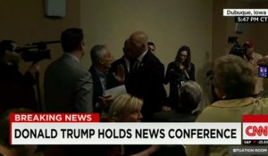 Trump expulse un journaliste lors d'une conférence de presse