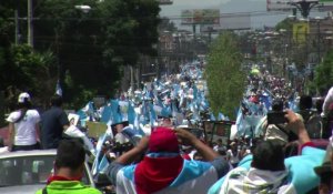 Guatemala: le président poussé de tous bords à la démission
