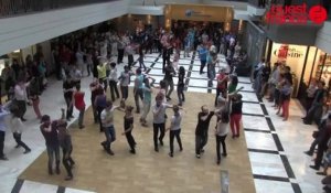 Rennes : flashmob surprise au centre Colombia