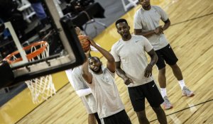 Basket : les stars de la NBA découvrent les parquets africains