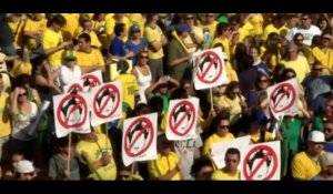 Les manifestations au Brésil à travers nos télés, en 42 secondes