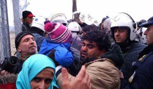 Grèce-Macédoine: des migrants passent la frontière