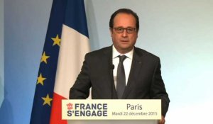 Hollande remet les prix des lauréats de "La France s'engage"