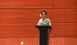 Birmanie: Suu Kyi participe à des pourparlers de paix