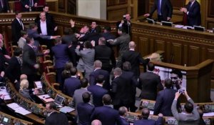 Ukraine: une rixe entre députés éclate dans l'hémicycle
