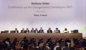 COP21 : Fabius présente un texte "nécessairement équilibré"