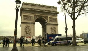 Opération surprise de Greenpeace sur l'Arc de Triomphe