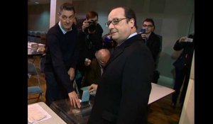 Régionales 2015 : Le raté de François Hollande lors de son vote - ZAPPING ACTU DU 12/12/2015