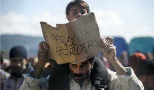 "Ouvrez les frontières" : le cri des migrants bloqués à la frontière gréco-macédonienne