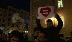 Le Sénat italien valide une union gay sans enfants ni fidélité