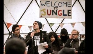 L'acteur Jude Law dans la "jungle" de Calais pour soutenir les migrants