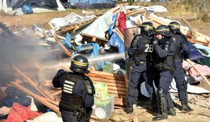 Heurts lors du démantèlement d'une partie de la jungle de Calais