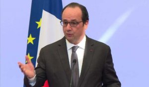 Hollande annonce des mesures pour les familles monoparentales