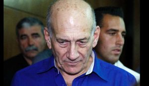 L'ex-Premier ministre Ehoud Olmert entre en prison