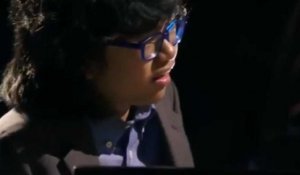 Grammys 2016 : standing ovation pour le très jeune pianiste Joey Alexander