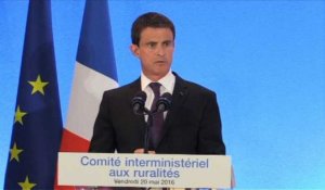 M. Valls rend hommage aux victimes de l'accident d'hélicoptère