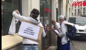 Saint-Brieuc : ils nettoient les banques pour "plus de transparence"