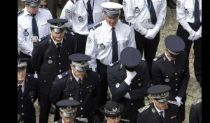 Policiers tués : une minute de silence dans les commissariats de France