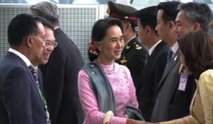 Aung San Suu Kyi en visite en Thaïlande